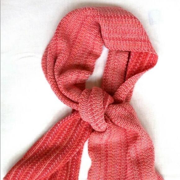 Tanner Pink Soft Knit 100% Wool Long Scarf in PRISTINE CONDITION - Picture 4 of 10